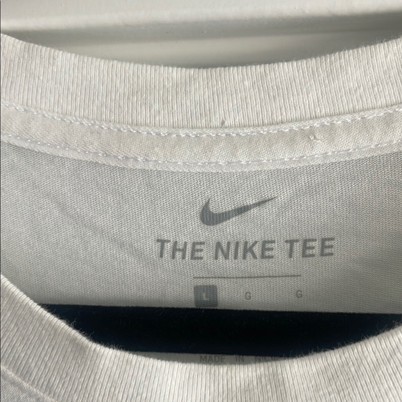 Nike White Short Sleeve Tee - Picture 3 of 4